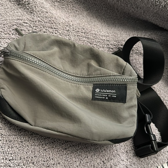 Lululemon Clean Lines Belt Bag 2L in Grey Sage (used) - Picture 2 of 2